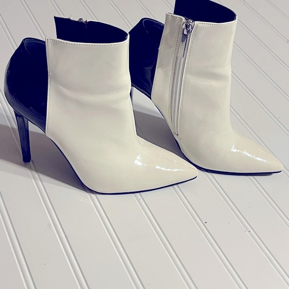 Kendall Kylie pointed toe Ariana booties - Picture 7 of 7